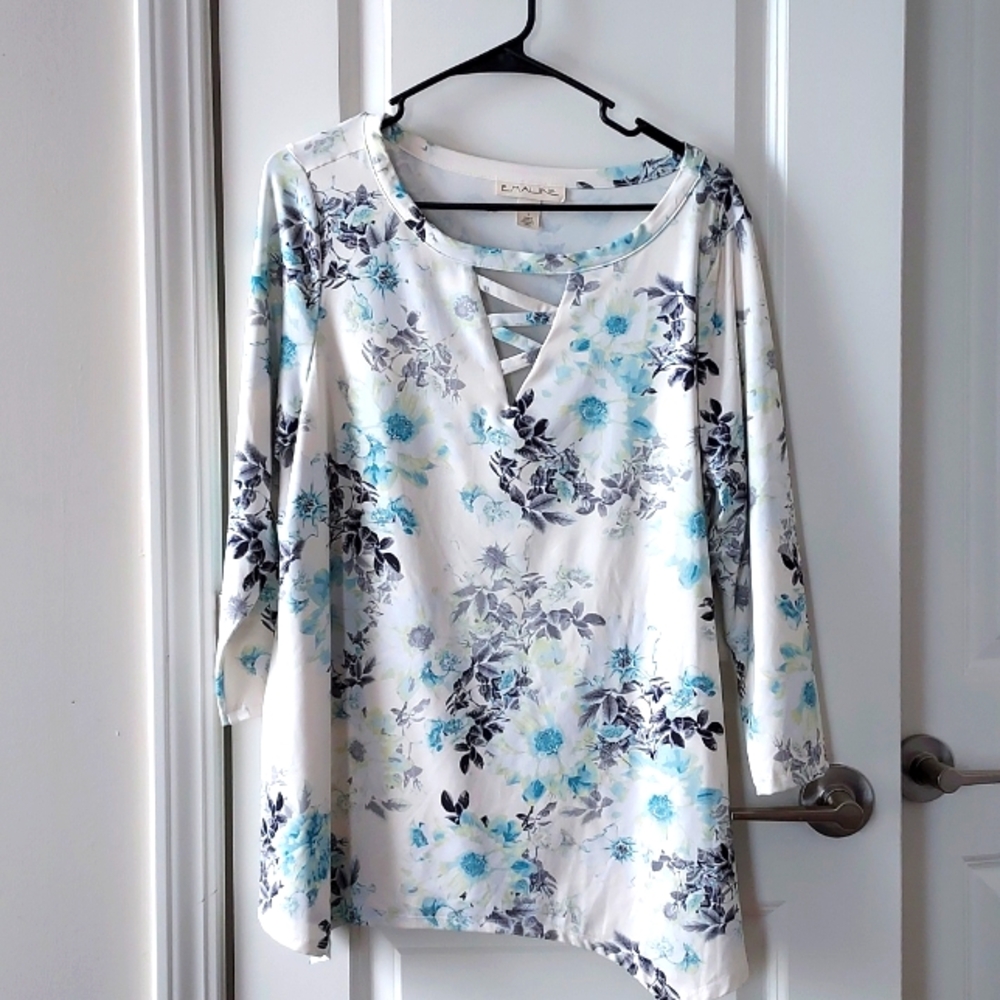 Emaline 3/4 sleeve blouse/top with cris cross on front chest large black blue